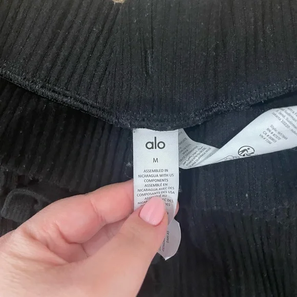 Alo Muse Black Sweatpants Size M - Picture 8 of 8